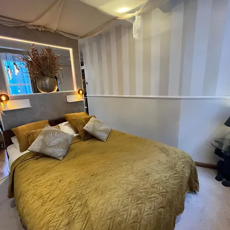 Otel The Smallest In