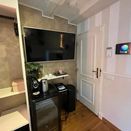 Hotel The Smallest In