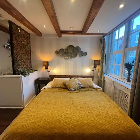 The Smallest In * Amesterdão