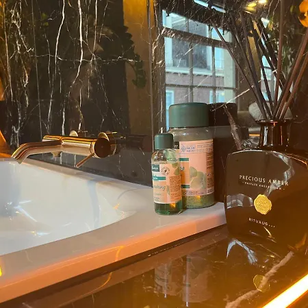 The Smallest In * Amesterdão