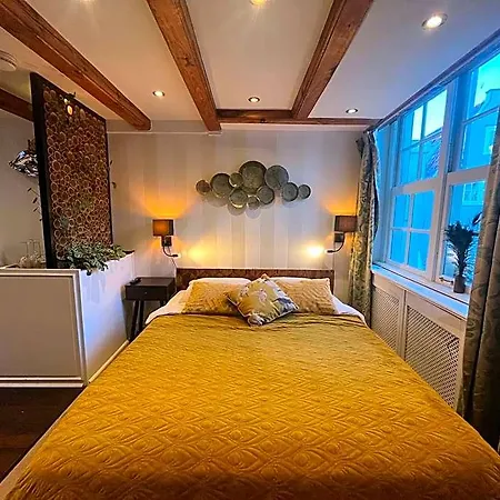 Hotel The Smallest In Amsterdam