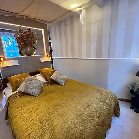 The Smallest In Hotel *