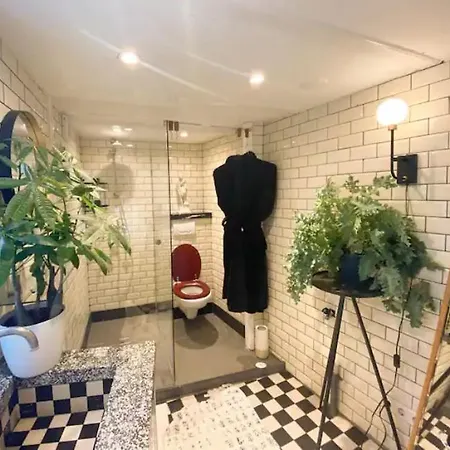 Hotel The Smallest In Amsterdam